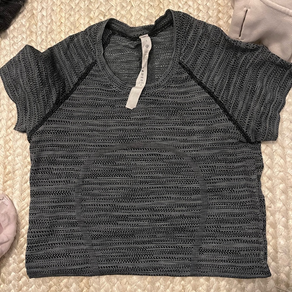 Lulu lemon swiftly tech size 4